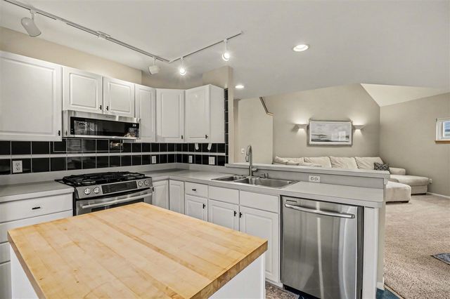 439 Sommerset Court, Ann Arbor, MI 48103