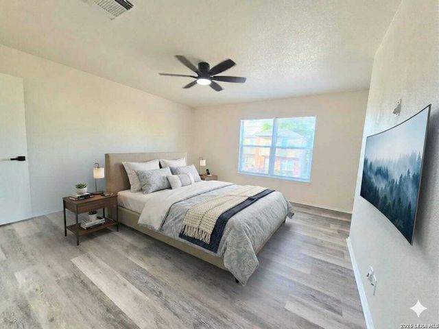 5 Stallion Hls, San Antonio, TX 78238