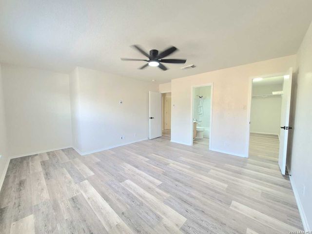 5 Stallion Hls, San Antonio, TX 78238