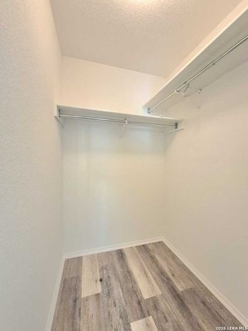 5 Stallion Hls, San Antonio, TX 78238