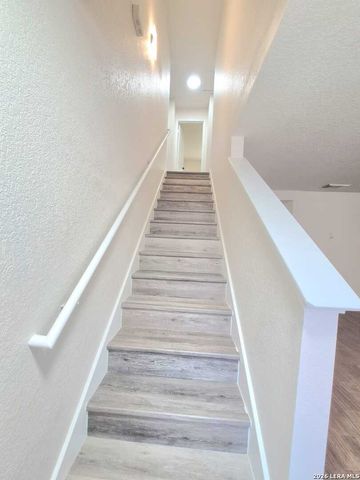 5 Stallion Hls, San Antonio, TX 78238