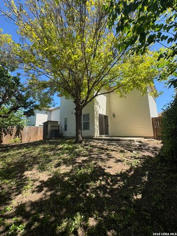 5 Stallion Hls, San Antonio, TX 78238