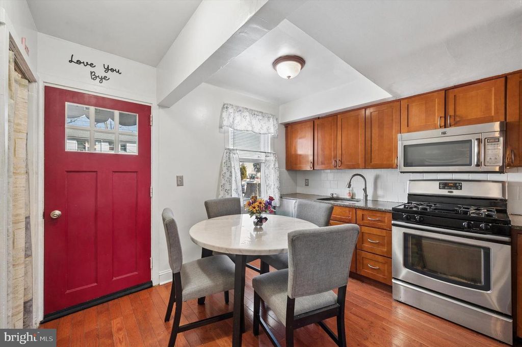 Image 2 of property listing at 57 BENSON DR, Glenolden, PA 19036