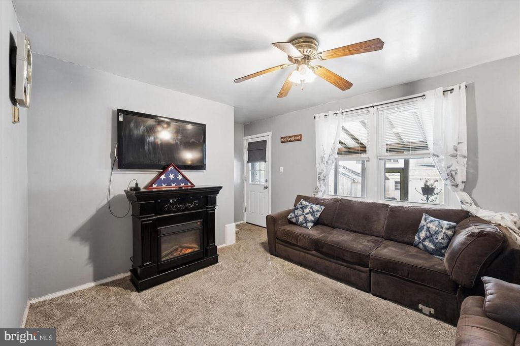 Image 5 of property listing at 57 BENSON DR, Glenolden, PA 19036