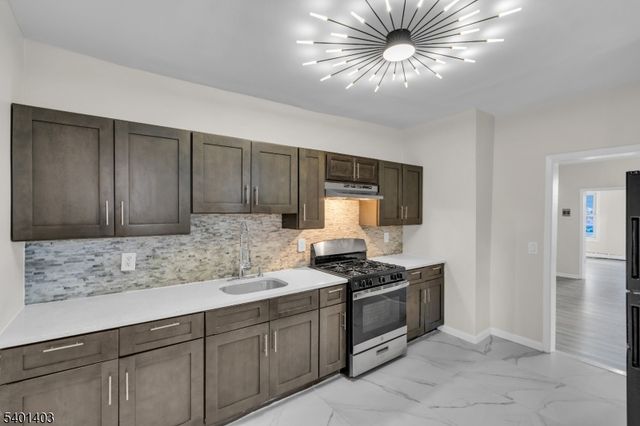 537 N Grove St, East Orange City, NJ 07017