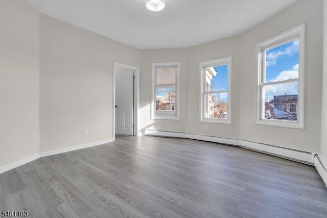 537 N Grove St, East Orange City, NJ 07017