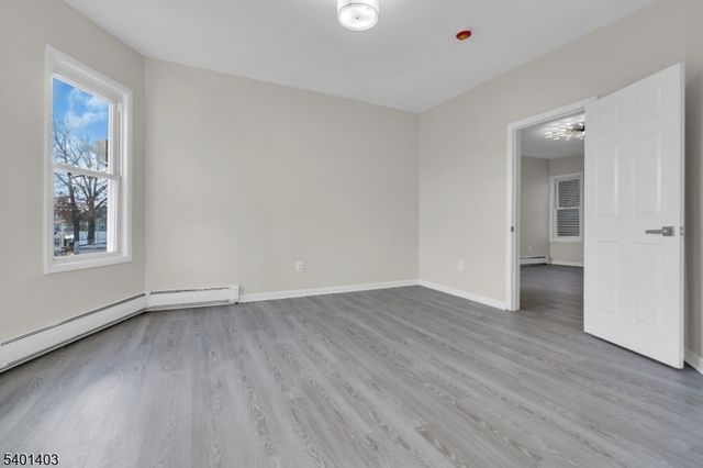 537 N Grove St, East Orange City, NJ 07017