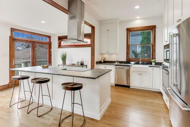 256 Blackhawk Road, Riverside, IL 60546