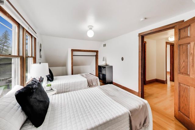 256 Blackhawk Road, Riverside, IL 60546