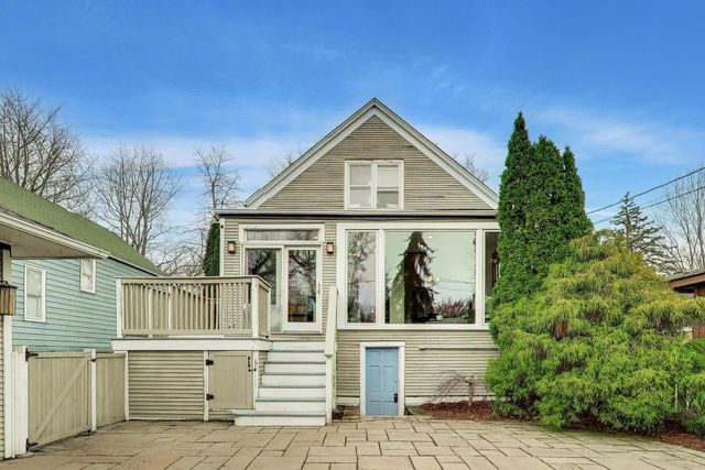 256 Blackhawk Road, Riverside, IL 60546