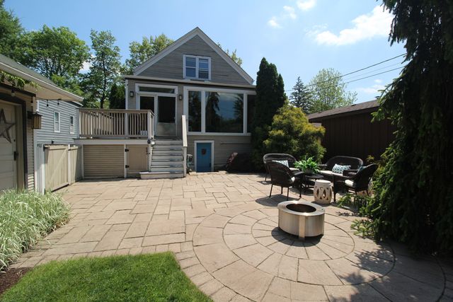 256 Blackhawk Road, Riverside, IL 60546