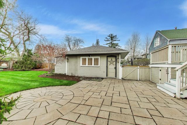 256 Blackhawk Road, Riverside, IL 60546