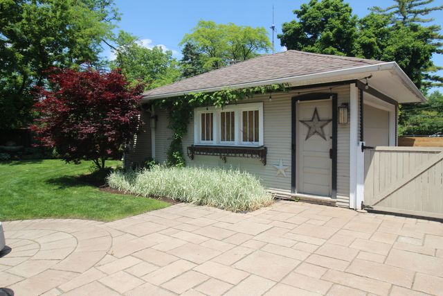 256 Blackhawk Road, Riverside, IL 60546