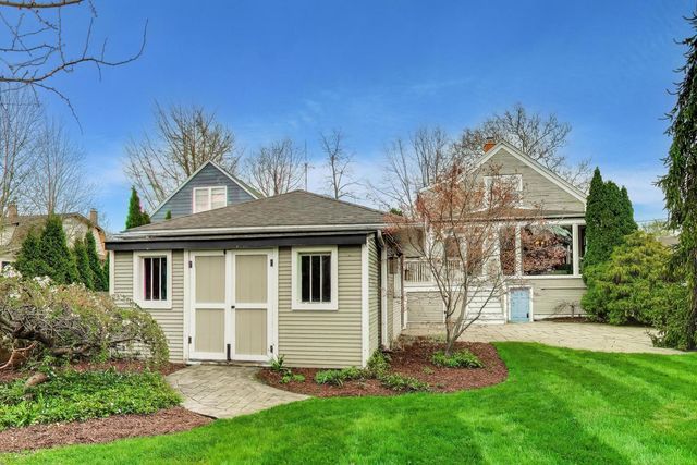 256 Blackhawk Road, Riverside, IL 60546