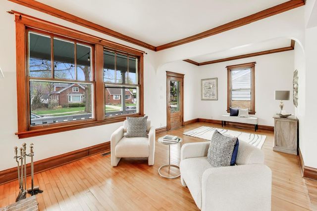 256 Blackhawk Road, Riverside, IL 60546