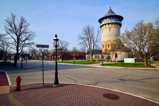 256 Blackhawk Road, Riverside, IL 60546