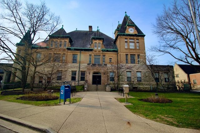 256 Blackhawk Road, Riverside, IL 60546