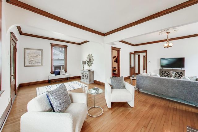 256 Blackhawk Road, Riverside, IL 60546