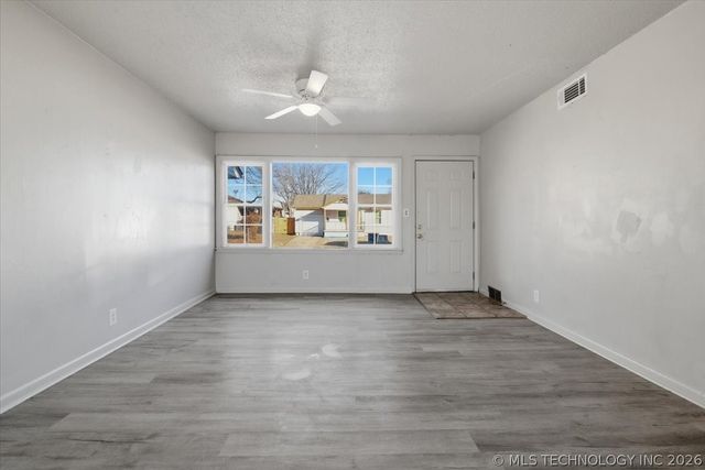 6710 E Independence Place, Tulsa, OK 74115