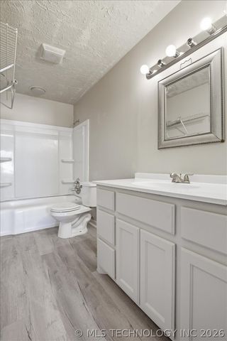 6710 E Independence Place, Tulsa, OK 74115