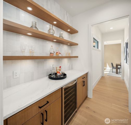 8016 Fairway Drive NE, Seattle, WA 98115
