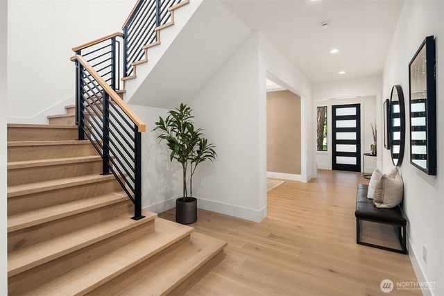 8016 Fairway Drive NE, Seattle, WA 98115