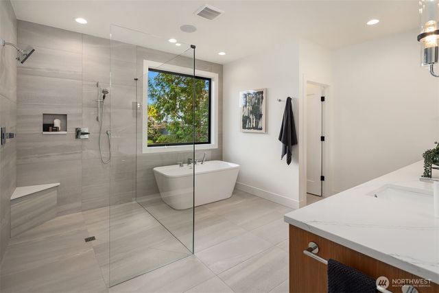 8016 Fairway Drive NE, Seattle, WA 98115
