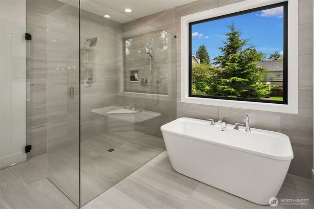 8016 Fairway Drive NE, Seattle, WA 98115