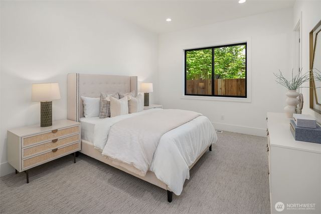 8016 Fairway Drive NE, Seattle, WA 98115