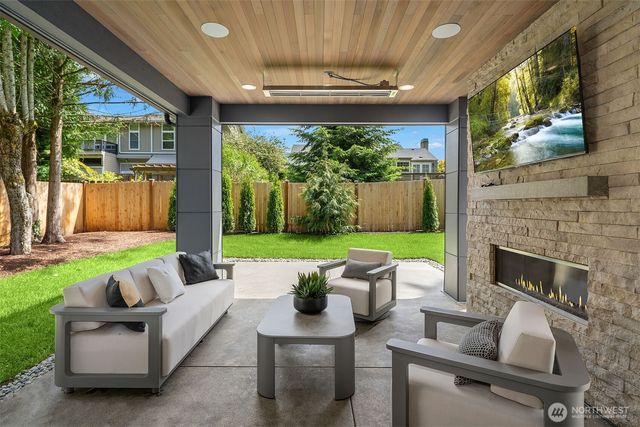 8016 Fairway Drive NE, Seattle, WA 98115