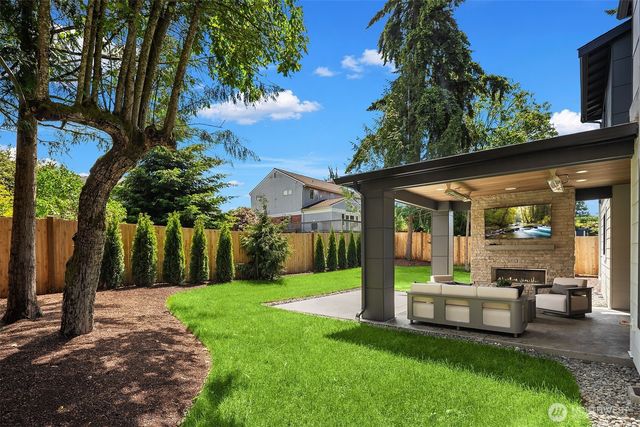 8016 Fairway Drive NE, Seattle, WA 98115