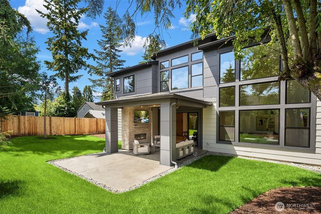 8016 Fairway Drive NE, Seattle, WA 98115
