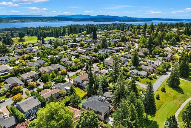 8016 Fairway Drive NE, Seattle, WA 98115