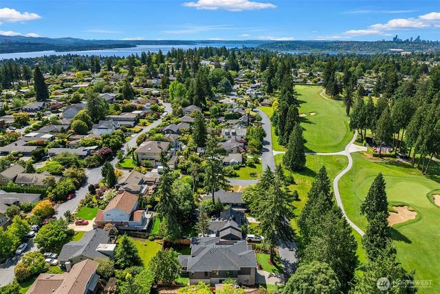 8016 Fairway Drive NE, Seattle, WA 98115