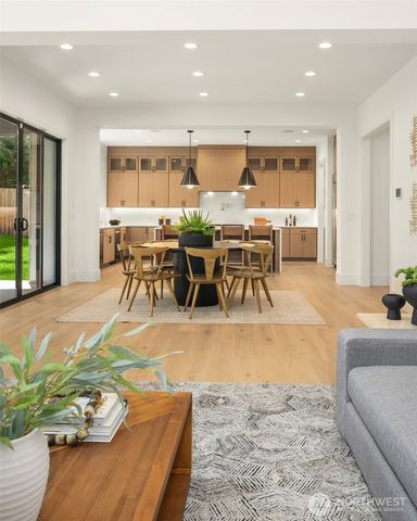 8016 Fairway Drive NE, Seattle, WA 98115