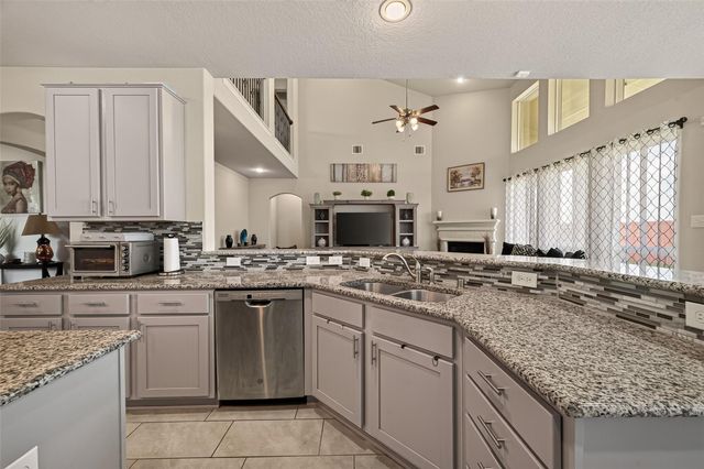 1914 Walnut Green Circle, Rosenberg, TX 77471