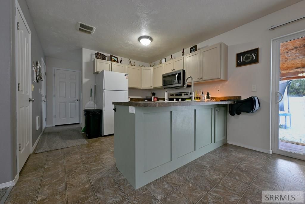 Image 4 of property listing at 2054 Meppen Drive, Idaho Falls, ID 83401