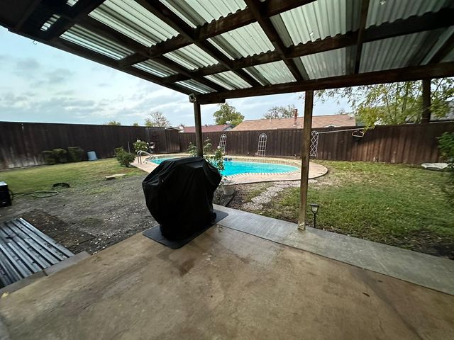 1803 Redbud Circle, Carrollton, TX 75006