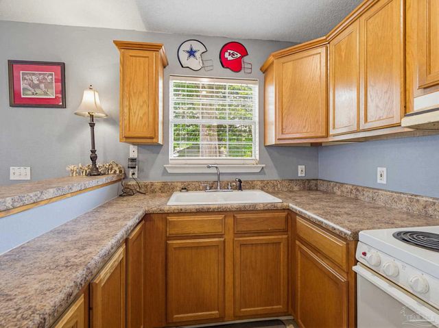 8375 Strasburg Rd, Pensacola, FL 32514