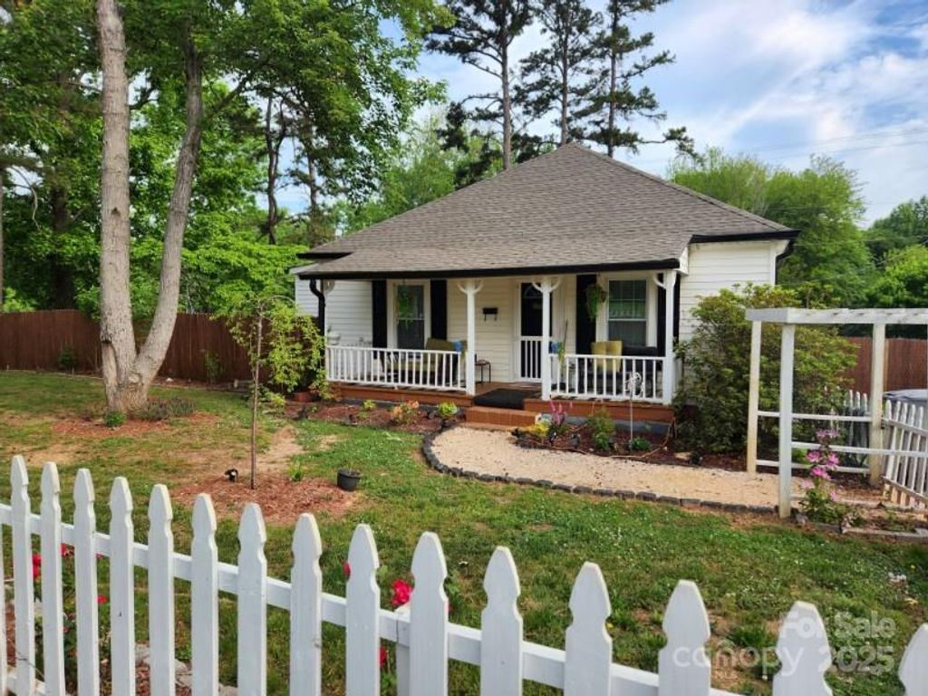 132 Oak Street, Clover, SC 29710