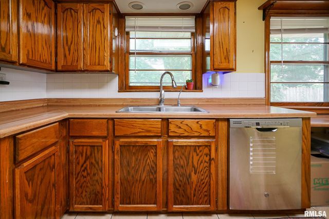 1316 E BEACH Street, Peoria, IL 61615