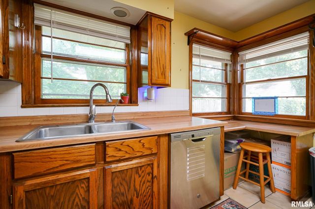 1316 E BEACH Street, Peoria, IL 61615