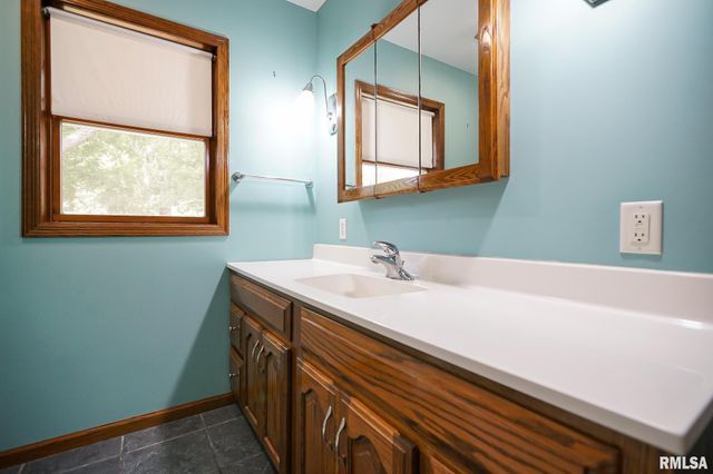 1316 E BEACH Street, Peoria, IL 61615