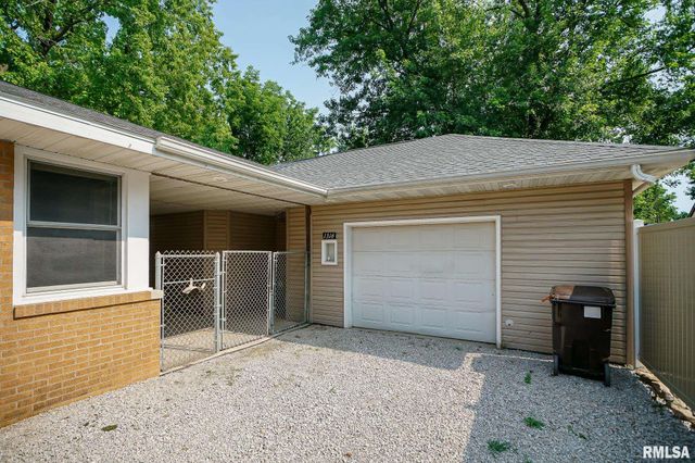 1316 E BEACH Street, Peoria, IL 61615