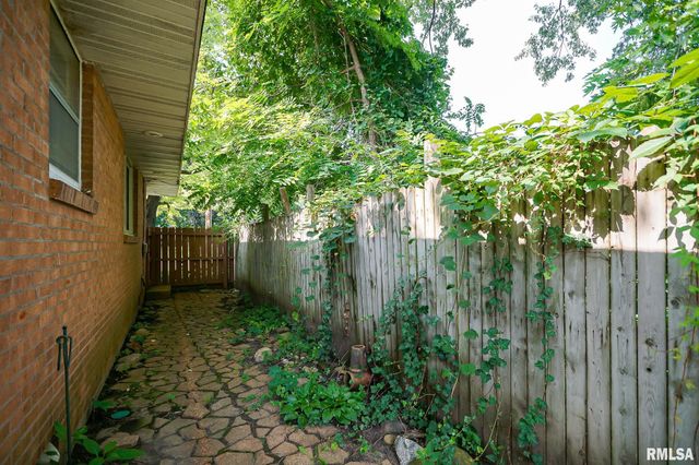 1316 E BEACH Street, Peoria, IL 61615