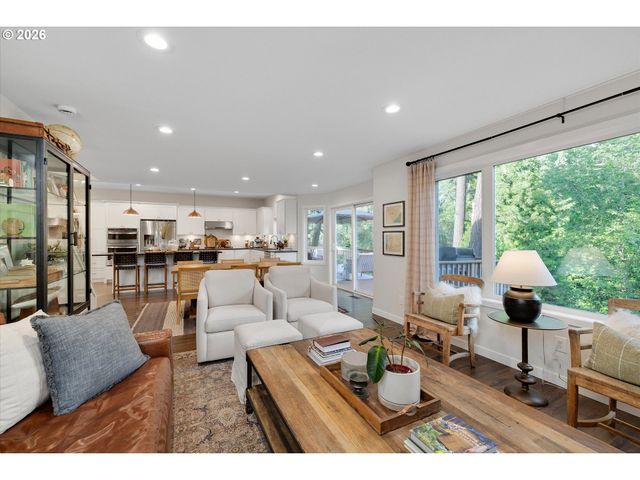 2206 N THORNE St, Newberg, OR 97132