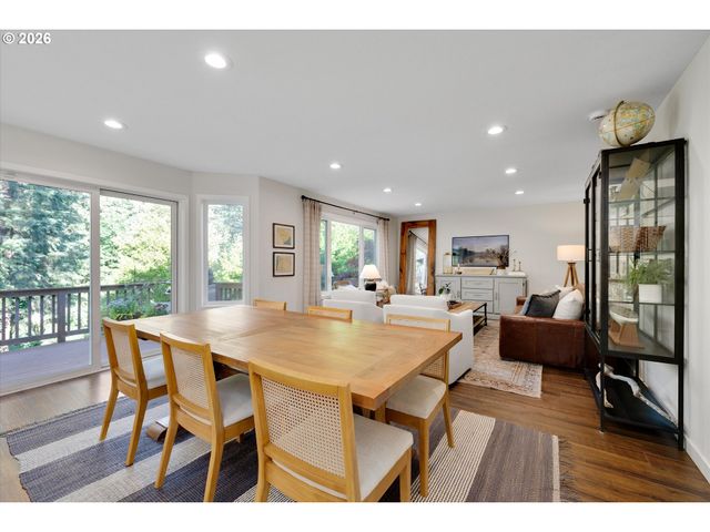 2206 N THORNE St, Newberg, OR 97132