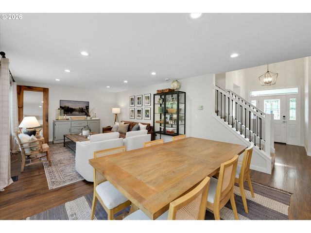 2206 N THORNE St, Newberg, OR 97132