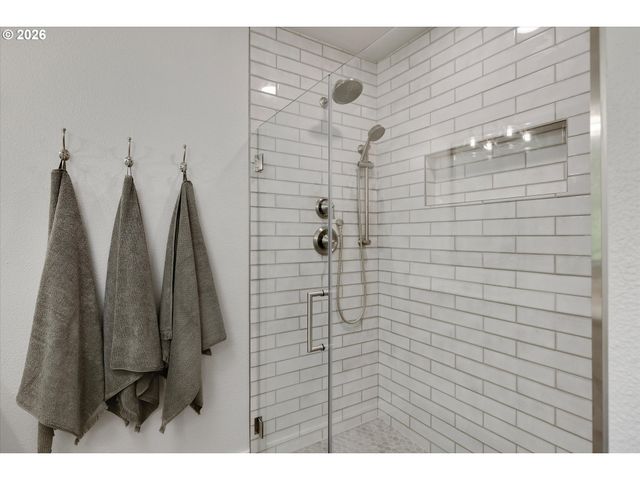 2206 N THORNE St, Newberg, OR 97132