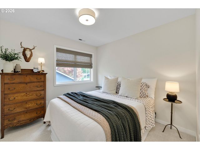 2206 N THORNE St, Newberg, OR 97132